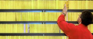 Gelbe Wand. Die Rückansicht der Reclamregale - hier 1999 auf der Leipziger Buchmesse - wird sich nicht verändern.