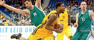 Ein Sieg für die Ehre: Der Berliner Bryce Taylor im Angriff.