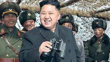 An der Seite der Armee. Der neue Staatschef Kim Jong Un besucht eine Militäreinheit. Foto: KCNA/AFP