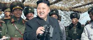 An der Seite der Armee. Der neue Staatschef Kim Jong Un besucht eine Militäreinheit. Foto: KCNA/AFP
