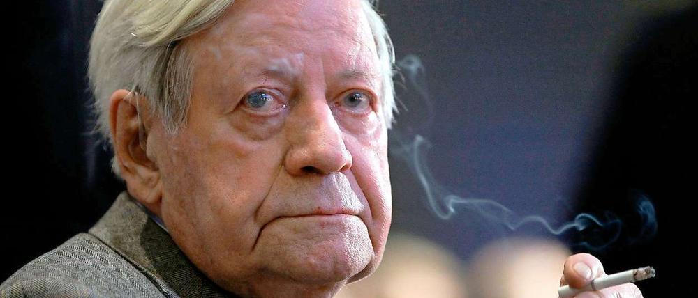Ex-Kanzler Helmut Schmidt sieht Christian Wulff als "Opfer seiner selbst".