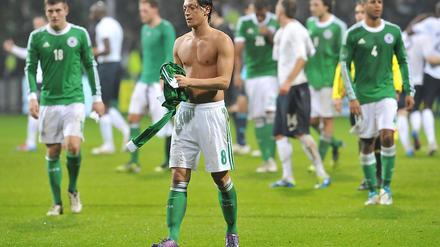 Für Mesut Özil und seine Kollegen lief es gegen Frankreich nicht wie gewünscht. Bis zur EM ist aber noch genug Zeit.