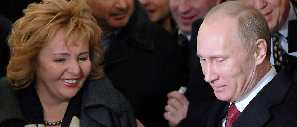 Der vorraussichtliche Sieger der Wahl Wladimir Putin bei seiner persönlichen Stimmabgabe mit Ehefrau Ljudmilla.