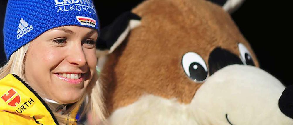 Der deutsche Star und das WM-Maskottchen.