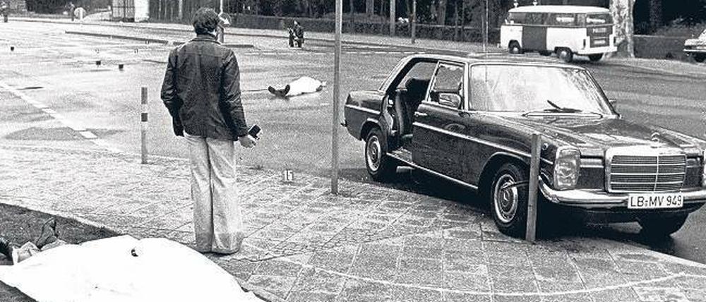 Tatort. Der Dienstwagen des ermordeten Generalbundesanwalts Buback nach dem Attentat im April 1977. 