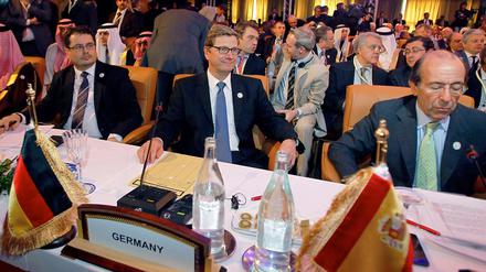 Westerwelle auf der "Friends of Syria Conference" in Tunis. Er warnt vor einem Flächenbrand in der Region um Syrien.