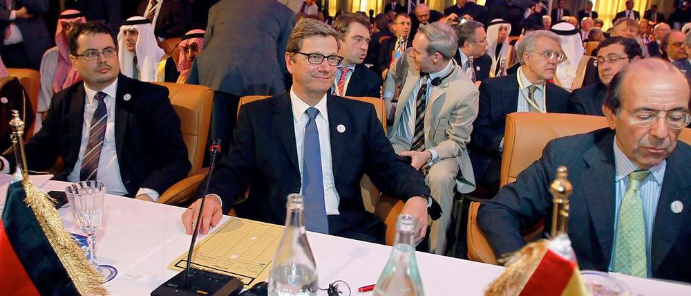 Westerwelle auf der "Friends of Syria Conference" in Tunis. Er warnt vor einem Flächenbrand in der Region um Syrien.