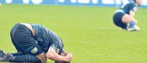 Verstecken geht nicht. Pierre-Michel Lasogga und seine Mitspieler von Hertha bäumten sich in Augsburg zu selten auf. Foto: dpa