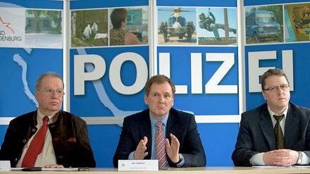 Pressekonferenz der Polizei und Oberstaatsanwaltschaft nach Aufklärung des Verbrechens.