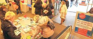 Ausverkauf. Bei Hugendubel am Berliner Tauentzien ist morgen Schluss. 