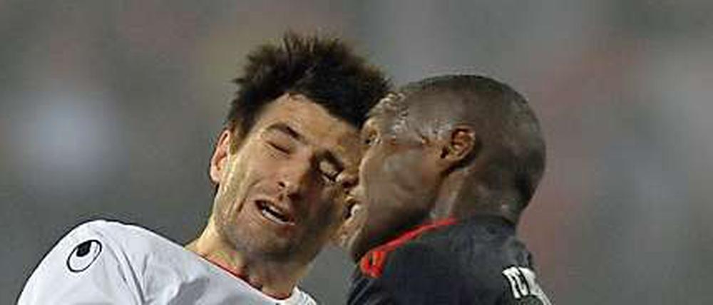 Kopf an Kopf: Markus Karl von Union gegen Jose Alex Ikery vom FC Ingolstadt.