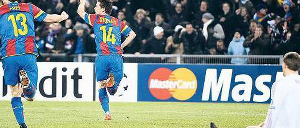 Trübe Aussichten. Bayern Münchens Torwart Manuel Neuer sieht seine Kollegen derzeit nicht nur den Gegnern hinterherlaufen. Sondern auch den eigenen Ansprüchen. Foto: dpa