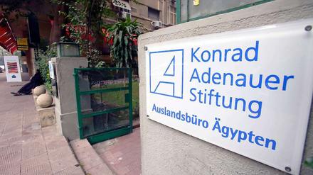 Der Prozess gegen die ausländischen NGOs, unter anderem die Konrad-Adenauer-Stiftung, hat in Ägypten begonnen.