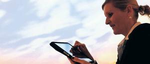 PCs, Smartphones, Tablets: Immer mehr Menschen nutzen immer mehr unterschiedliche Geräte. Die Internetfestplatte erleichtert den Zugriff auf den Datenbestand. Foto: pa/dpa