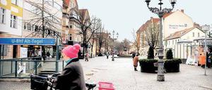 Platz ohne Namen: Am U-Bahnhof Tegel. Liebe Leserinnen, liebe Leser, bitte klicken Sie hier, um zu kommentieren, zu kritisieren und um Verbesserungsvorschläge für den Platz am U-Bahnhof Tegel zu machen. Wir wünschen eine spannende Debatte!