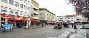 Havelwelle oder Pinkelrinne? Liebe Leserinnen, liebe Leser, klicken Sie hier, um zu kommentieren, zu kritisieren und um Verbesserungsvorschläge für den Spandauer Markt zu machen. Wir wünschen eine spannende Debatte!