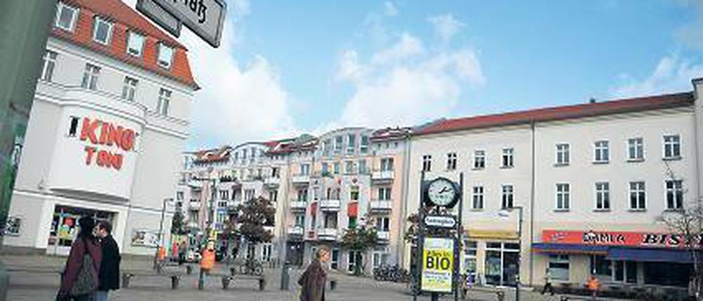 Graue Platte: Der Antonplatz in Weißensee. Liebe Leserinnen, liebe Leser, klicken Sie hier, um zu kommentieren, zu kritisieren und um Verbesserungsvorschläge für den Antonplatz zu machen. Wir wünschen eine spannende Debatte!