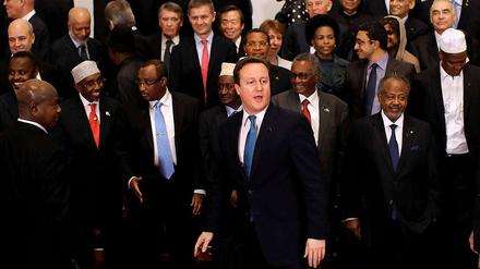 Der englische Premier Cameron mit Delegierten der Somalia-Konferenz.