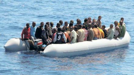Verschifft. Ohne sie zu identifizieren, schickte man die 24 Kläger nach Libyen zurück. Wie Hunderte mehr waren auch sie vor Lampedusa aufgegriffen worden. 
