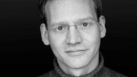 Matthias Spielkamp ist freier Journalist und spezialisiert auf Immaterialgüter und Recht und Regulierung der Informationsgesellschaft. Er ist Projektleiter der Webseite irights.info, die sich redaktionell mit diesen Themen befasst.