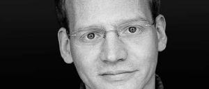 Matthias Spielkamp ist freier Journalist und spezialisiert auf Immaterialgüter und Recht und Regulierung der Informationsgesellschaft. Er ist Projektleiter der Webseite irights.info, die sich redaktionell mit diesen Themen befasst.