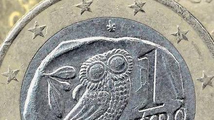 Aufgestockt. Aus dem ersten Griechenland-Paket sind noch 34,5 Milliarden Euro übrig. Auch diese Summe soll Hellas weiter zugute kommen, auch wenn inzwischen ein zweites Hilfspaket beschlossen ist.