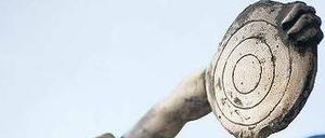 Die Kehrseite. Schwung bekommt die Sanierung Griechenlands nur, wenn Staaten wie private Gläubiger mitziehen. Sicher ist das noch nicht.