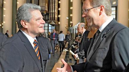 Präsidiale Debatte. Christian Wulff machte Integration zu seinem Thema. Was ist von Joachim Gauck zu erwarten? (Im Bild beide beim Gottesdienst im Rahmen der Bundespräsidentenwahl 2010.)