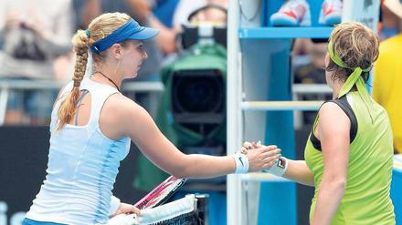 Lass’ mich doch in Ruhe. Swetlana Kusnezowa (r.) will nach ihrer Niederlage nicht mehr viel von Sabine Lisicki wissen.