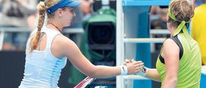 Lass’ mich doch in Ruhe. Swetlana Kusnezowa (r.) will nach ihrer Niederlage nicht mehr viel von Sabine Lisicki wissen.