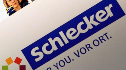 Schlechte Laune. Meike Schlecker, Tochter von Firmengründer Anton Schlecker, hat auf einer Pressekonferenz wenig positives zu berichten.