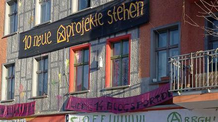 Das Haus in der Liebigstraße 14 in Berlin-Friedrichshain vor der Räumung im vergangenen Februar