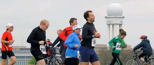 Der Sport ist gelandet. Das Tempelhofer Feld wird inzwischen von vielen Freizeitsportlern und für Laufveranstaltungen genutzt. 
