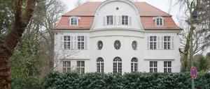 Die Dienstvilla des Bundespräsidenten in Berlin-Schmargendorf wird normalerweise von zwei Polizisten bewacht. Am Tag des Rücktritts von Christian Wulff waren dort bis zu sieben Beamte unterwegs.