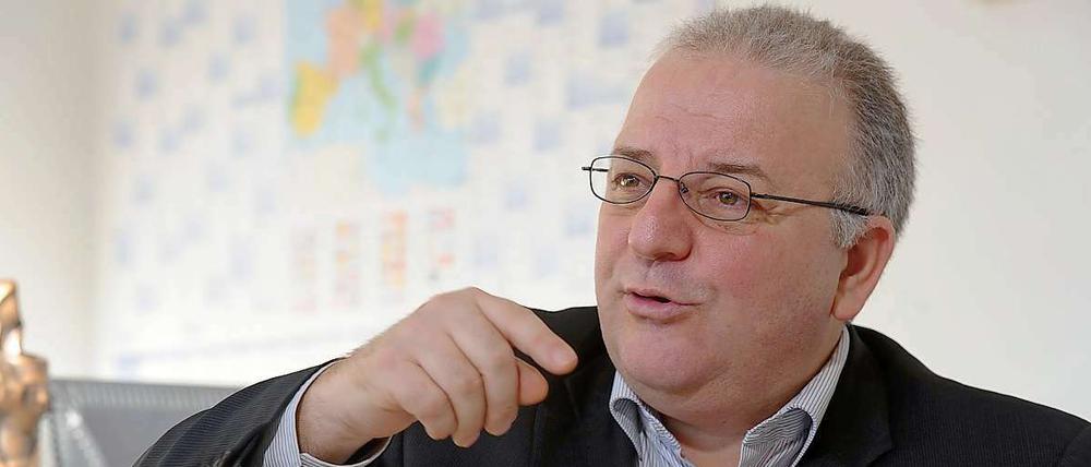 Kenan Kolat, Bundesvorsitzender der Türkischen Gemeinde, stand dem Tagesspiegel Rede und Antwort. Auf Tagesspiegel.de finden Sie einen Auszug des Interviews. Das gesamte Gespräch steht im gedruckten Tagesspiegel und in unserer iPad-App.