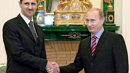 Handreichung. Der syrische Machthaber Baschar al Assad zu Besuch im Kreml, ein Bild aus dem Jahr 2006.