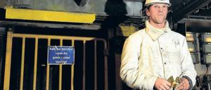 Glück auf, Klaas-Jan Huntelaar. Und er hat sein helles Licht bei der Nacht schon angezündt. Foto: dapd