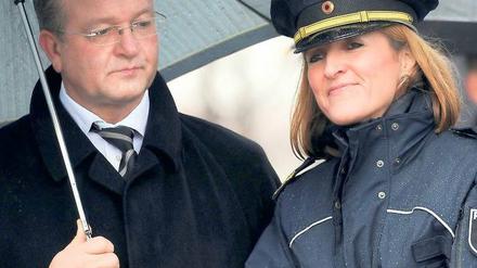 Schirmherr. Die Chemie zwischen Innensenator Henkel und der amtierenden Polizeichefin Koppers scheint zu stimmen. Foto: dpa