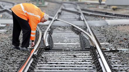 Die Bahn hat wieder Stellwerk-Probleme, weshalb es zu erheblichen Verspätungen zwischen Berlin und Hamburg kommt.