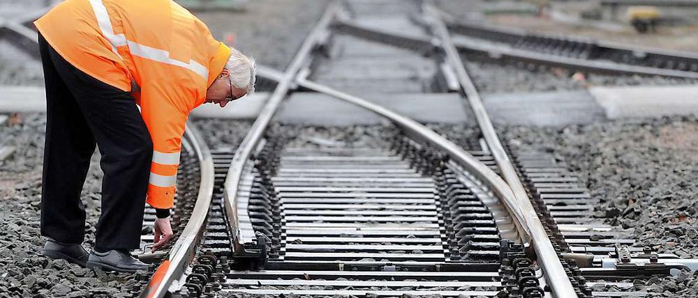Die Bahn hat wieder Stellwerk-Probleme, weshalb es zu erheblichen Verspätungen zwischen Berlin und Hamburg kommt.