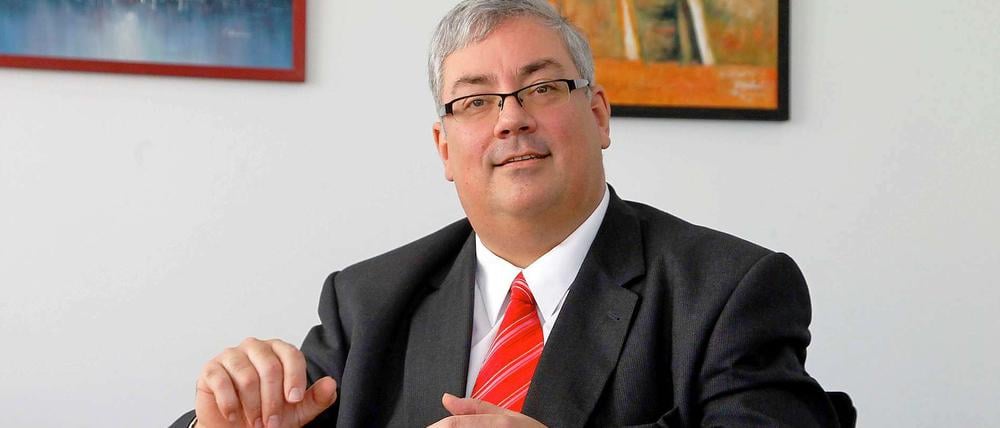 Uwe Kraffel, Augenarzt und Spitzenfunktionär, muss sich rechtfertigen.