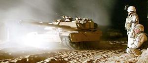 Im Einsatz: US-Soldaten mit Abrams-Panzern vom Typ M1A1 in der Wüste von Kuwait. 
