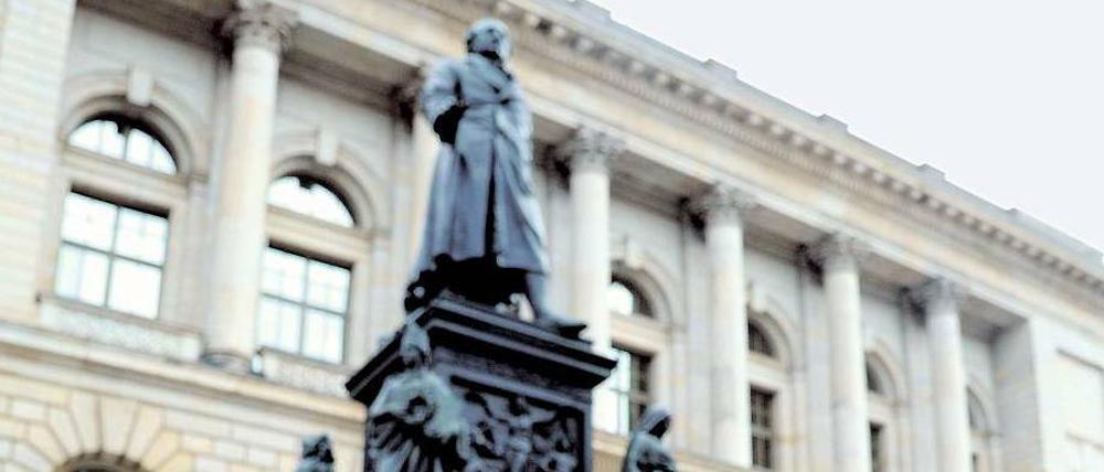 Am Boden. Die Wasserbetriebe sind auch vor dem Parlament präsent. 