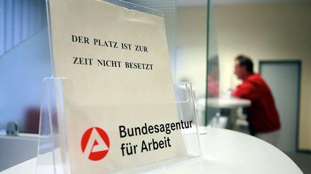 Immer mehr Arbeitslose rutschen direkt in Hartz IV ab.