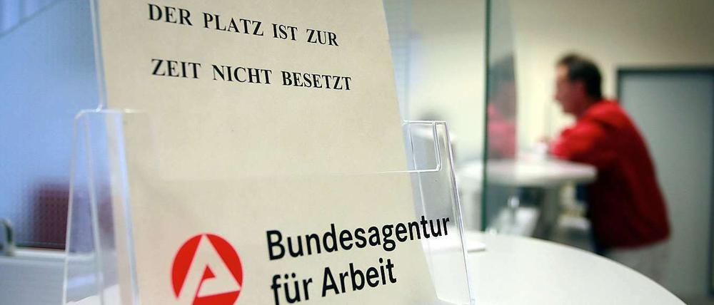 Immer mehr Arbeitslose rutschen direkt in Hartz IV ab.