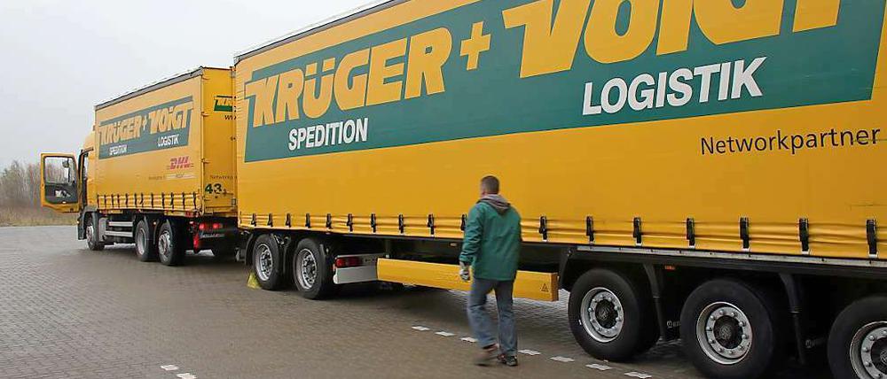 Der Superlaster misst 25, 25 Meter, gefahren werden darf er nur von Menschen, die keinen Punkt in Flensburg haben.