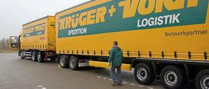 Der Superlaster misst 25, 25 Meter, gefahren werden darf er nur von Menschen, die keinen Punkt in Flensburg haben.