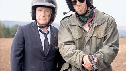 Verdutzt im Einsatz: Markus (Jörg Schüttauf, li.) und Carl (Dominic Boeer). 