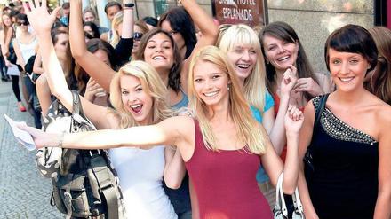 Holt mich hier raus – ich bin ein Star. Deutschland steht nicht gerne Schlange, es sei denn, es winkt die Teilnahme an einer Castingshow. Dann wird gelitten. Foto: dpa