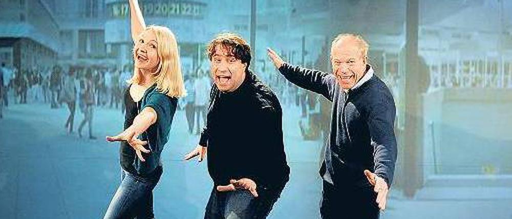 Mit Witz in die Krise. Constanze Behrends und Oliver Tautorat sind die Chefs vom Prime Time Theater. David Shirreff ist Korrespondent beim "Economist" (von links).